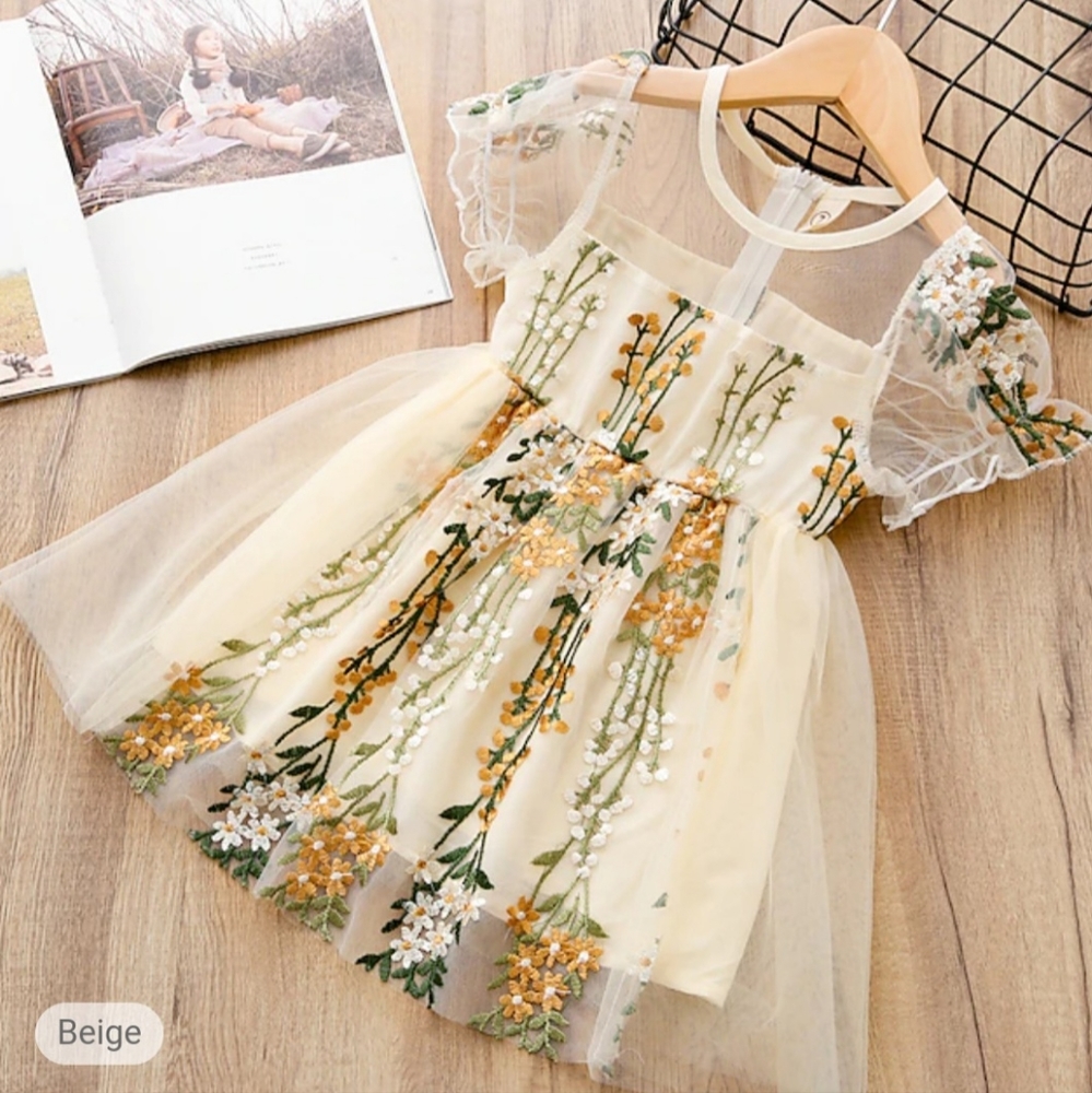 Girls Dress Short Sleeve Dress **Almost New**
